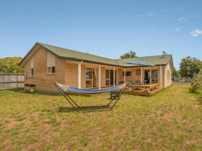 The Bungalow at Matarangi - Matarangi Holiday Home